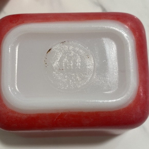 Set of 2 Pyrex red vintage 501 model refrigerator dishes. - Picture 4 of 7